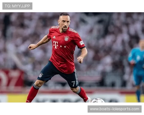 超帅年轻足球球星风采瞬间 展现无与伦比的球场魅力与青春活力